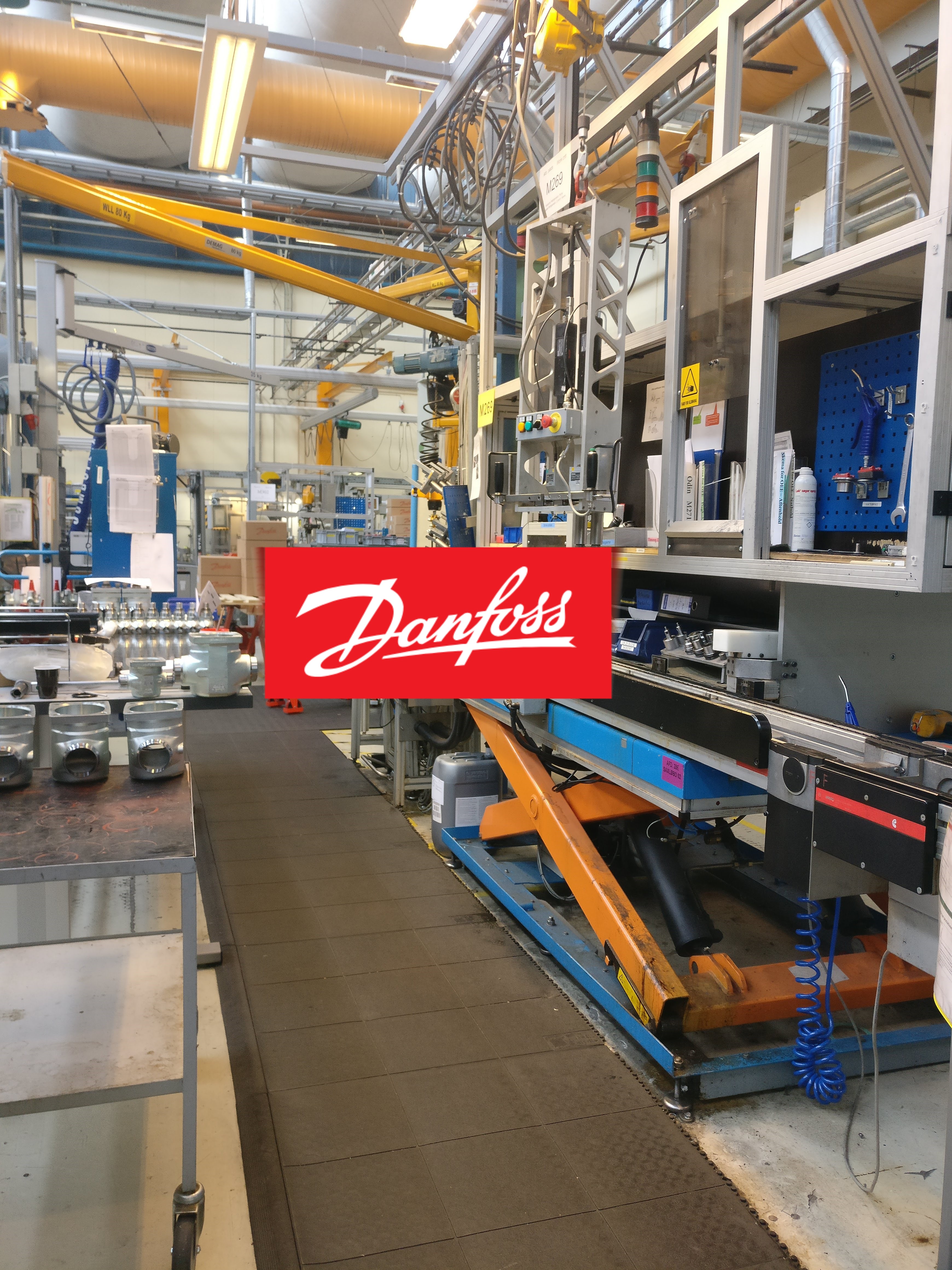 Arbejde i produktionen hos Danfoss